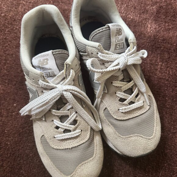 NEW BALANCE 574 Womens - Picture 2 of 4